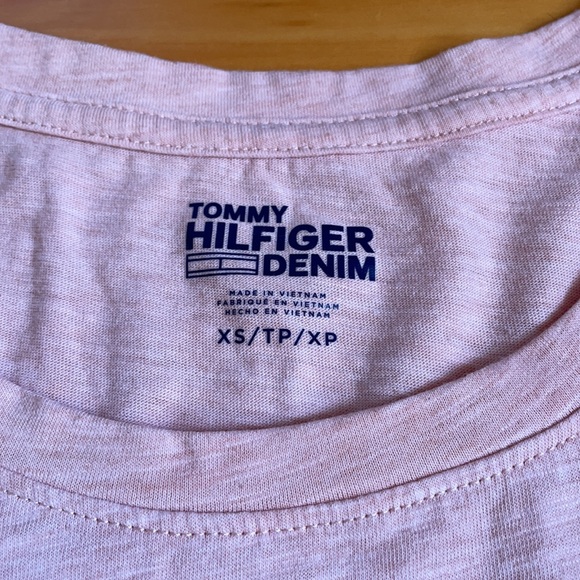 3 for $15🚨 Tommy Hilfiger Tee - Picture 2 of 4